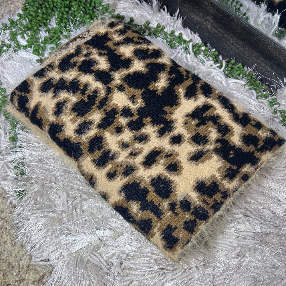 -💙2/$40💙NWT DKNY Leopard Printed Eyelash Fuzzy Knit Scarf - Picture 14 of 16
